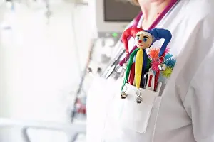 Pediatric Prints: pediatric nurse flaunts her pencils to distract children