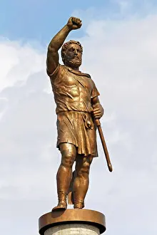 Skulptur Prints: Philip II of Macedonia SKOPJE, MACEDONIA - SEPTEMBER 17: Warrior with accompanying elements in Skopje on SEPTEMBER 17