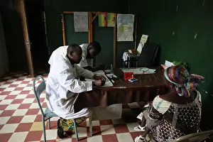 Consultation Prints: Photo essay in a free clinic in Mali