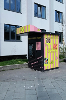 Ernahrung Prints: Pizza Automat Flaven 5 Pizza Automat Flaven 5 am A&O Hostel München *** Pizza vending machine Flaven 5 Pizza vending
