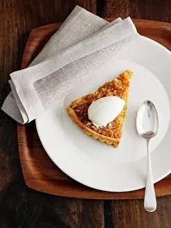 Tableware Prints: Plate of treacle tart with ice cream