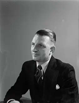 Fair Prints: Poll photo collection. Portrait photos. Portrait of ir. The Fair of Philips. October 1941