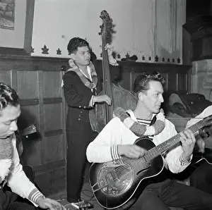 Musicians Prints: Poll photo collection. Reportage Marine