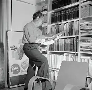 Bookcase Prints: Poll photo collection. Reporting EPPO Doeve