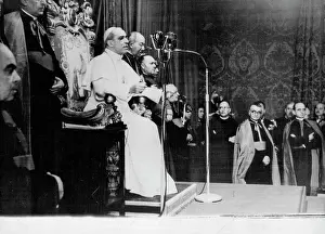 Pope Delivers Christmas MessagePhoto shows:-The Pope Delivers his Christmas Message from his Throne at the Vatican
