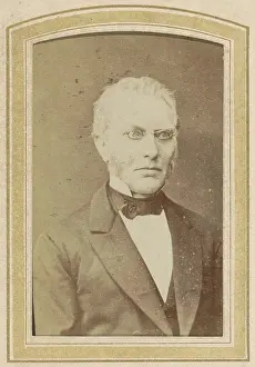 Voorkeursbeeld Prints: Portrait of a man with glasses