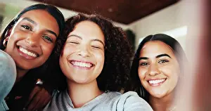 Union Prints: Portrait, women and friends with selfie