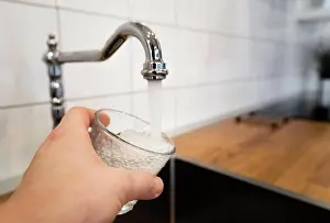 Nahaufnahme Prints: potable water and safe to drink