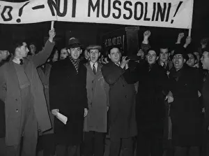 Unemployed Prints: Premier Leaves For Rome - Unemployed stages a demonstration among the cheering crowds at Victoria station to-day as Mr