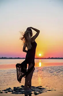 Leben Prints: Pretty silhouette of a woman Pretty silhouette of a woman wearing a dress posing against the backdrop of the sea