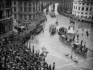 Procession Prints: Proclamation Read in Trafalgar-Square The proclamation of the Queen's accession is read for the second time