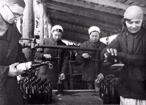 1941 Prints: Production of the Molotov cocktails in Moscow, Anonymous