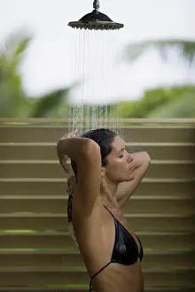 Eyes Prints: Profile of an adult woman taking a shower