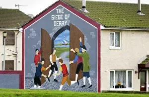Contrast Prints: Protest mural depicts The Siege of Derry painted on house wall in Belfast