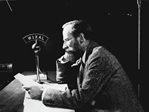 Broadcast Prints: Radio (Early) - Radio. August 20, 1942. (Photo by Radio-Press-Service)