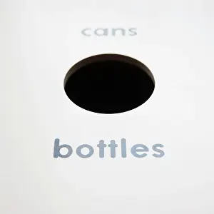 Storage Prints: A recycling bin for bottles and cans