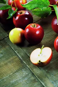 Round Prints: red apples with leaves on wooden table