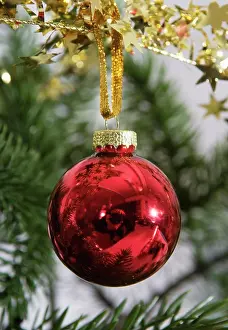 Shining Prints: Red christmas ball