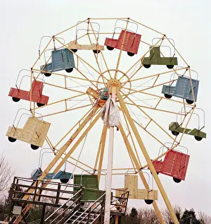 Autos Prints: A retro ferris wheel