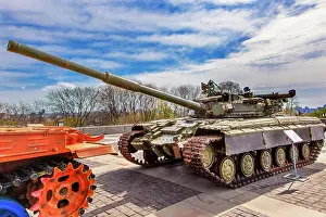 Appreciation Prints: Russian Modern Tank Captured Ukrainian Troops
