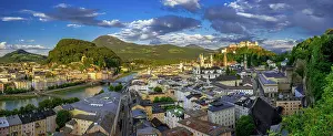 Unesco Prints: Salzburg, Blick auf die Altstadt und die Festung Hohensalzburg am Abend