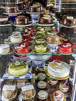 District Prints: Showcase with cakes of the cake bakery Pasticceria Armando Scaturchio in the district of Montesanto