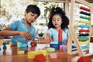 Relaxed Prints: Siblings, children and playing building blocks for development