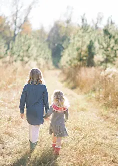 Parenting Prints: Sisterhood in Glowy Fall Outdoors