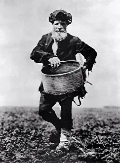 Revolution Prints: The Sower by Shishkin, Arkady Vasilyevich (1899-1985)/State Central Museum of Contemporary History of Russia