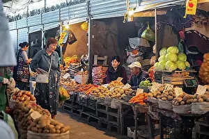 Vegetables Prints: Stalls selling fruit and vegetables at the Osh Bazaar, Bishkek, Kyrgyzstan, Asia