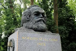Cemetery Prints: Statue and Grave of Karl Marxs at the HIghgate Cemetery in North London