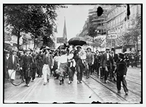 World War Prints: Street singer reservists, Paris