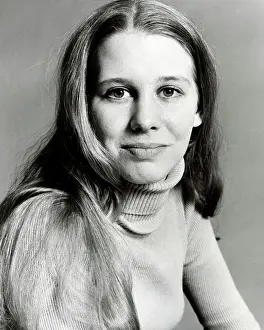 Straight Hair Prints: Studio portrait of young woman