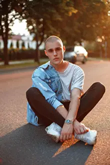 Stadt Prints: stylish boy brutal man with jeans clothing in a gray t shirt