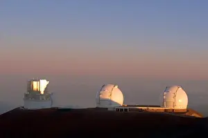 Martian Prints: The Subaru Telescope and the Twin Telescopes of the W