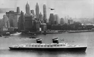 Merchant Shipping Prints: Super Liner Sails On Maiden Voyage -- The United States