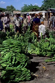 Market Place Prints: TANZANIA, NEAR LAKE MANYARA, MTOWAMBU VILLAGE, MARKET SCENE, BANANA MARKET