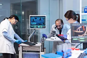 Examining Prints: Team examining virus evolution and studying virus reaction