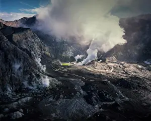 Volcanic Prints: Thermal activity and landcape inside active volcano White Island
