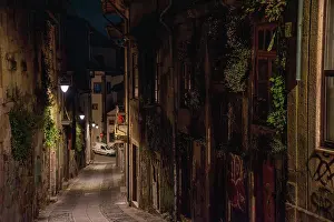 Staedtisch Prints: A tight cobblestone alley in the city center of Porto