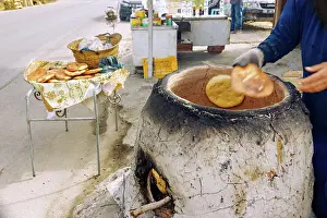 Handwork Prints: Traditional production of Berber bread (Tabouna)