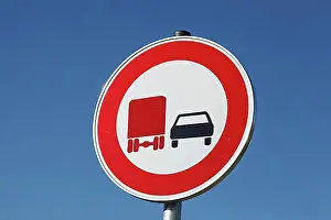 Good Weather Prints: Traffic sign no overtaking for trucks