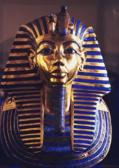 Grave Prints: Tutanchamons dodsmask i guld i Kairos historiska museum