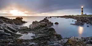 Besichtigung Prints: Twilight begins yielding to daylight at St