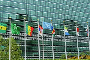 Large Group Prints: United Nations Headquarters, The United Nations Secretariat Building