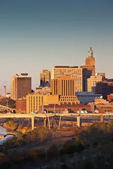 USA, Minnesota, Minneapolis, St. Paul, elevated skyline from Indian Mounds at dawn