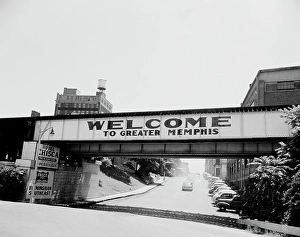 USA, Tennessee, Memphis, welcome sign on approach to city