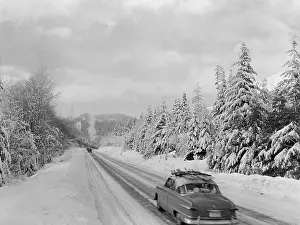Diminishing Perspective Prints: USA, Washington, Cascade Mountains, icy highway