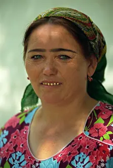Tooth Prints: Uzbek eyebrows and gold teeth, Sitorai_Mokhi_Khosa