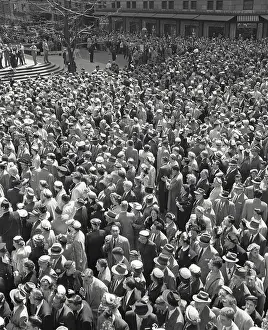 Large Group Prints: Vintage Photograph. Easter Crowd on fifth avenue in new york city